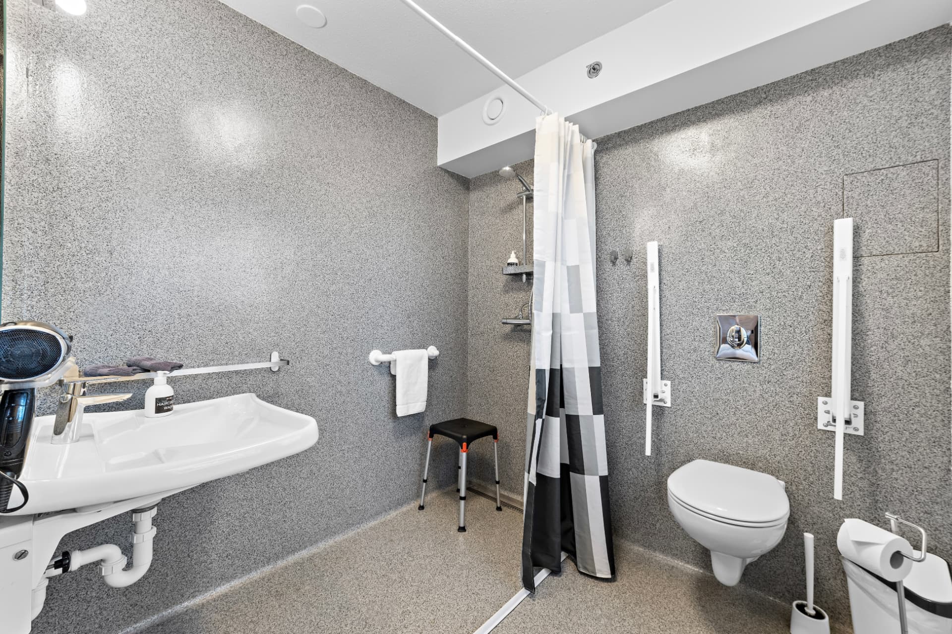 Accessible shared bathroom with sink, shower and toilet at START Hostel